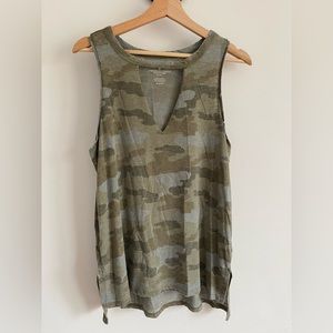 American Eagle distressed camp top 💪🏼